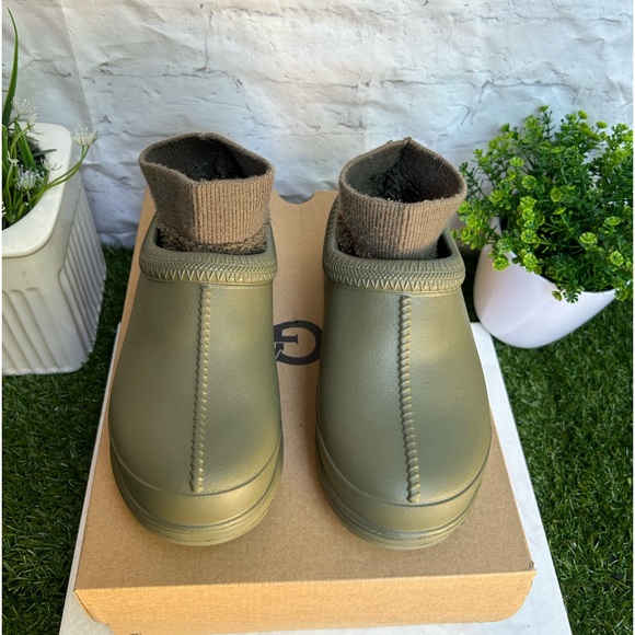 UGG
Women's Tasman X Slip-On
Flats BURNT OLIVE new with box size 5 - Picture 13 of 15